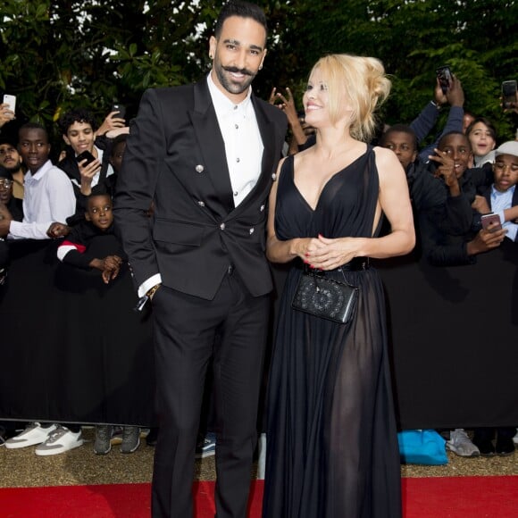 Adil Rami et sa compagne Pamela Anderson arrivent à la 28ème cérémonie des trophées UNFP (Union nationale des footballeurs professionnels) au Pavillon d'Armenonville à Paris, France, le 19 mai 2019.