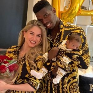 Paul Pogba sur Instagram, le 16 novembre 2019. Déclaration d'amour à sa compagne Maria pour son anniversaire, et premières photos de leur fils à visage découvert.