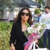 Exclusif - Eva Longoria est allée acheter des fleurs et faire du shopping dans le quartier de Beverly Hills à Los Angeles, le 22 novembre 2019  Exclusive - Eva Longoria grabs lunch at Avra after getting some shopping done. The actress looks flawless in a black pantsuit and can be seen carrying a shopping bag from Dolce & Gabbana and some flowers while out in Beverly Hills. 22nd november 201922/11/2019 - Los Angeles