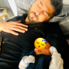 Christophe Beaugrand endormi aux côtés de Valentin, sur Instagram le 3 janvier 2020.