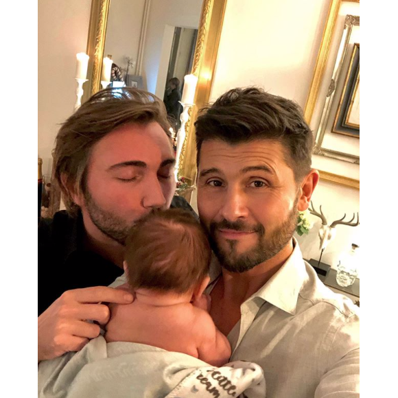 Christophe Beaugrand, son mari Ghislain et leur fils Valentin. Décembre 2019