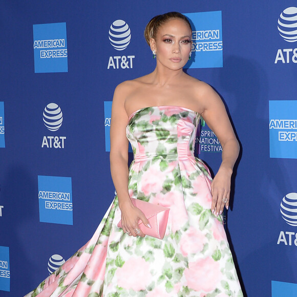 Jennifer Lopez - Photocall d'ouverture de la 31e édition du "Palm Springs Film Festival Film Awards" au Palm Springs Convention Center à Los Angeles, le 2 janvier 2020.