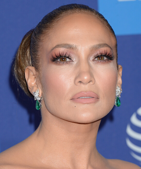 Jennifer Lopez - Photocall d'ouverture de la 31e édition du "Palm Springs Film Festival Film Awards" au Palm Springs Convention Center à Los Angeles, le 2 janvier 2020.