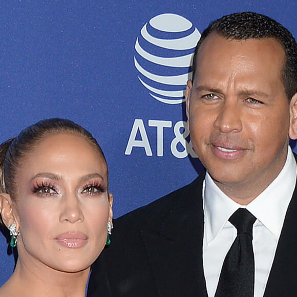 Jennifer Lopez et son fiancé Alex Rodriguez - Photocall d'ouverture de la 31e édition du "Palm Springs Film Festival Film Awards" au Palm Springs Convention Center à Los Angeles, le 2 janvier 2020.