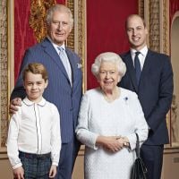 Prince George adorable : nouveau portrait avec William, Charles et la reine