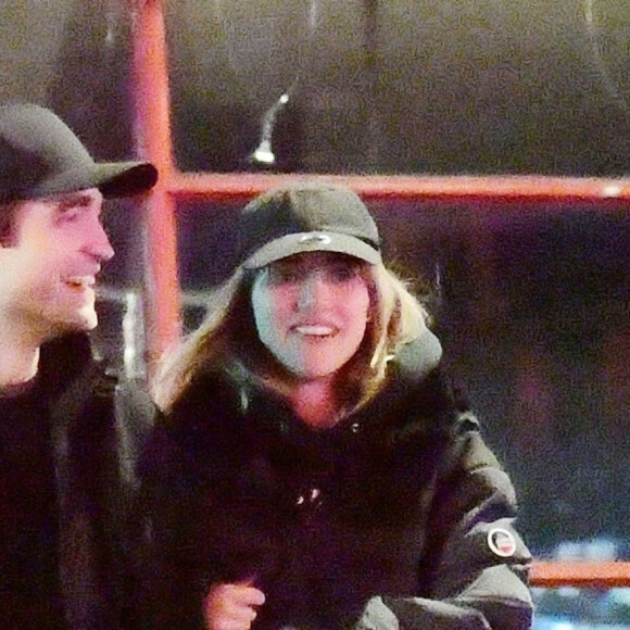 Exclusif - Robert Pattinson et sa compagne Suki Waterhouse à Londres, le 23 décembre 2019.