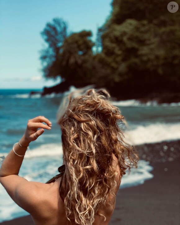 Candice et Jérémy de "Koh-Lanta" en amoureux à Tahiti pour les 30 ans du jeune homme, le 6 janvier 2019