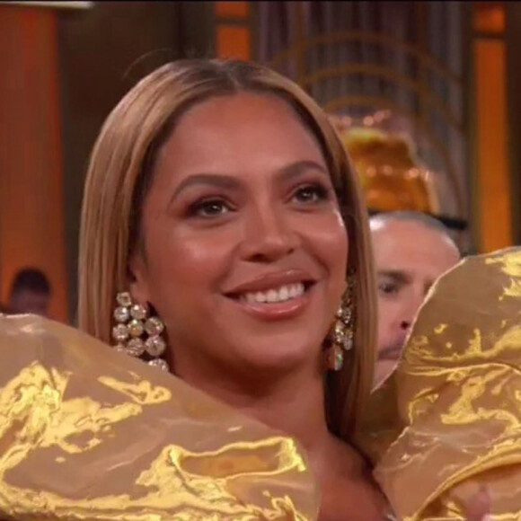 Beyoncé, habillée d'une robe Haute Couture Schiaparelli, assiste aux 77e Golden Globes à l'hôtel Beverly Hilton. Beverly Hills, Los Angeles, le 5 janvier 2020.
