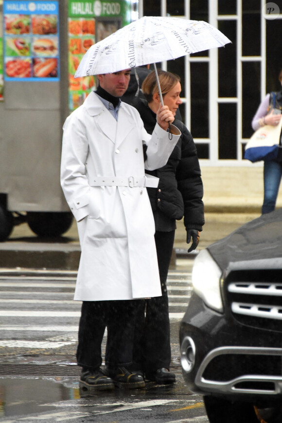 Exclusif - Chloe Sevigny et son compagnon Sinisa Mackovic se promènent dans les rues de New York, le 30 décembre 2019.