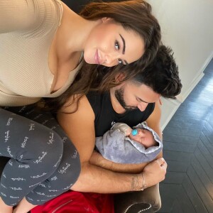 Nabilla dévoile pour la première fois le visage de son fils Milann, le 11 novembre 2019, sur Instagram.
