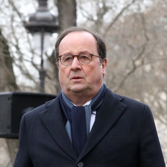 François Hollande - Commémorations des attentats du 7 janvier 2015 au siège de Charlie Hebdo et Bd Richard Lenoir (Ahmed Merabet) dans le XIe arrondissement à Paris. Le 7 janvier 2020 © Stéphane Lemouton / Bestimage