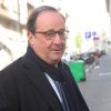 François Hollande dédicace son livre "Répondre à la crise démocratique" dans une librairie parisienne, le 30 novembre 2019.