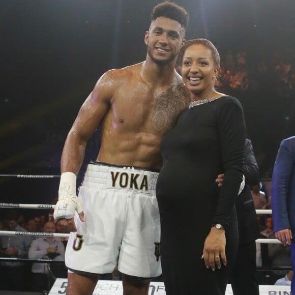 Tony Yoka avec sa fiancée Estelle Mossely, enceinte, le 2 juin 2017 au Palais des Sports à Paris après sa victoire lors de son premier combat de boxe pro contre l'américain Travis Clarke par arrêt de l'arbitre à la deuxième reprise. © CVS/Bestimage