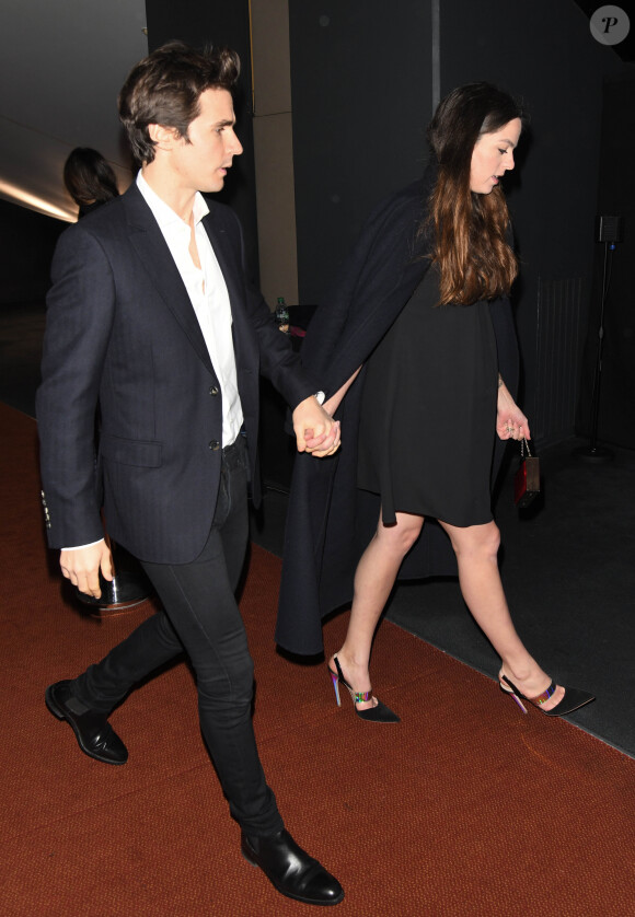 Anouchka Delon (enceinte) et son compagnon Julien Dereims - Le couple a assisté à l'avant-première du film "Toute ressemblance..." organisée au cinéma UGC Ciné Cité Les Halles à Paris, le 25 novembre 2019. © Coadic Guirec/Bestimage