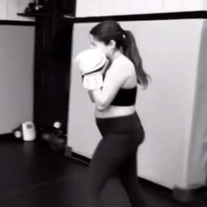 Anouchka Delon, enceinte, lors d'un cours de boxe. Instagram le 22 novembre 2019.