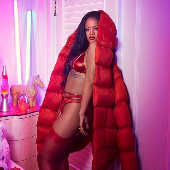 Rihanna pose pour la nouvelle collection Saint-Valentin de Savage x Fenty, en collaboration avec le créateur Adam Selman. Janvier 2020.