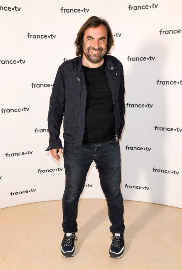 André Manoukian au photocall de la conférence de presse de France 2 au théâtre Marigny à Paris le 18 juin 2019 © Coadic Guirec / Bestimage