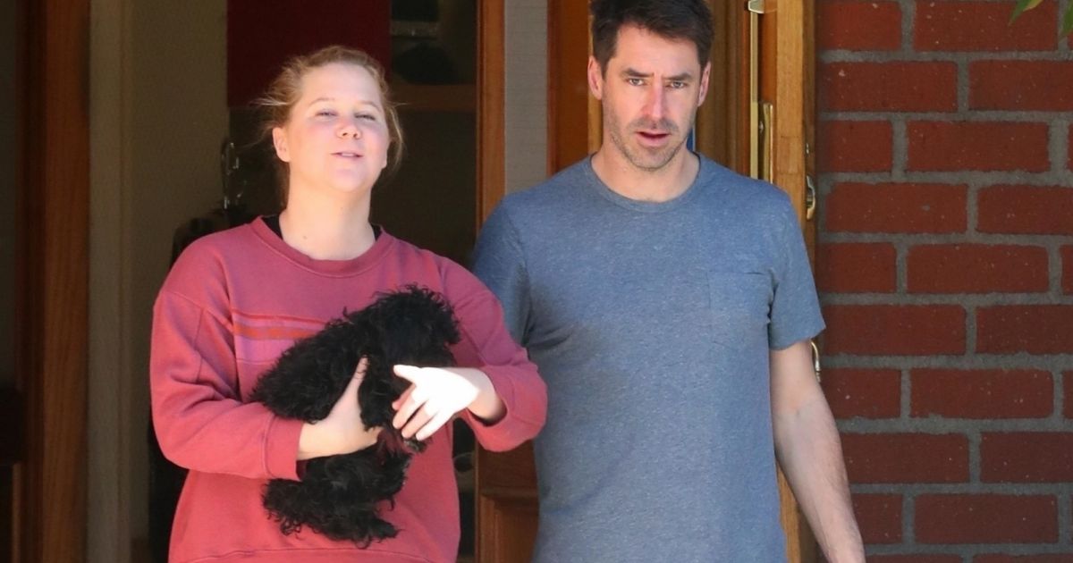 Britney Spears Fait Tomber Son Bebe Exclusif - Amy Schumer sort de son cours de gym avec son chien sous le