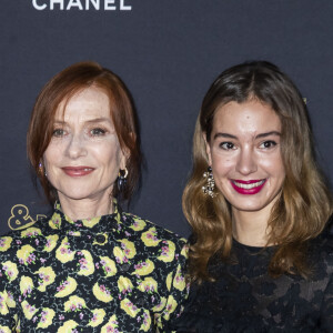 Isabelle Huppert et Manon Clavel (En Chanel) - Photocall du dîner Chanel des révélations César 2020 au Petit Palais à Paris, le 13 janvier 2020. © Olivier Borde/Bestimage