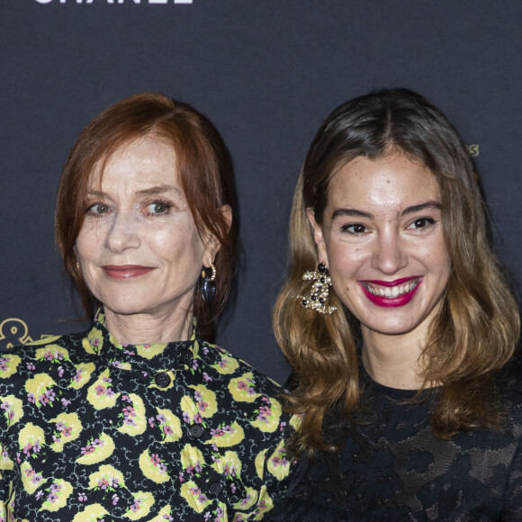 Isabelle Huppert et Manon Clavel (En Chanel) - Photocall du dîner Chanel des révélations César 2020 au Petit Palais à Paris, le 13 janvier 2020. © Olivier Borde/Bestimage