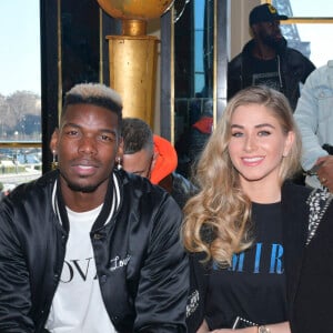 Paul Pogba et sa femme Maria au défilé Amiri lors de la Fashion Week Homme de Paris, automne/hiver 2020-2021 le 16 janvier 2020.