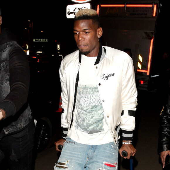 Exclusif - Paul Pogba se déplace avec des béquilles à Paris le 16 janvier 2020.