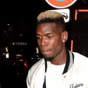 Exclusif - Paul Pogba se déplace avec des béquilles à Paris le 16 janvier 2020.