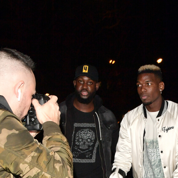 Exclusif - Paul Pogba se déplace avec des béquilles à Paris le 16 janvier 2020.