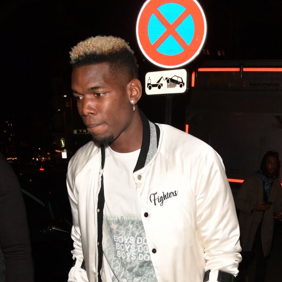 Exclusif - Paul Pogba se déplace avec des béquilles à Paris le 16 janvier 2020.