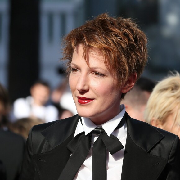 Natacha Polony (habillée en Karl Lagerfeld) - Montée des marches du film "Sils Maria" lors du 67 ème Festival du film de Cannes – Cannes le 23 mai 2014.