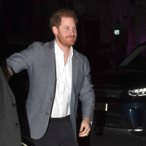 Le prince Harry, duc de Sussex, confie sa "grande tristesse" de devoir se mettre en retrait de la famille royale lors du dîner "Universal Music Awards" au restaurant "The Ivy Chelsea Garden" à Londres, le 19 janvier 2020.