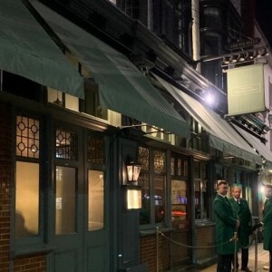 Le prince Harry, duc de Sussex, confie sa "grande tristesse" de devoir se mettre en retrait de la famille royale lors du dîner "Universal Music Awards" au restaurant "The Ivy Chelsea Garden" à Londres, le 19 janvier 2020.
