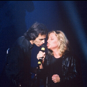 Jean-Jacques Goldman et Véronique Sanson lors de la tournée des Enfoirés en 1989.