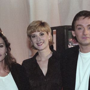 Au Zénith de Paris, lors des répétitions du concert Le Zénith des Enfoirés 1997 au profit des Restos du Coeur, dans les coulisses, Muriel Robin, Caroline Cellier, Michèle Laroque, Pierre Palmade et Patrick Timsit. Le 26 janvier 1997 © Michel Marizy via Bestimage