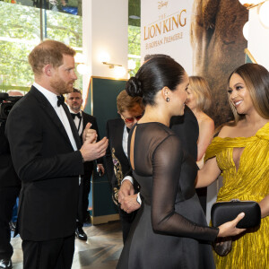 Le prince Harry, duc de Sussex, et Meghan Markle, duchesse de Sussex, avec Jay-Z et sa femme Beyonce Knowles à la première du film "Le Roi Lion" au cinéma Odeon Luxe Leicester Square à Londres, le 14 juillet 2019.