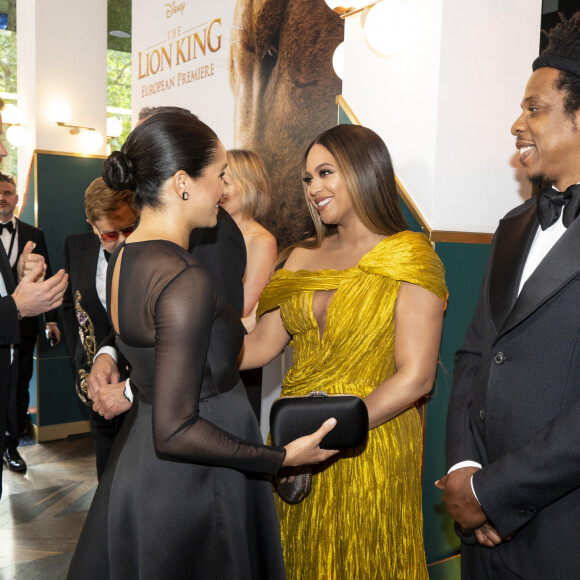 Le prince Harry, duc de Sussex, et Meghan Markle, duchesse de Sussex, avec Jay-Z et sa femme Beyonce Knowles à la première du film "Le Roi Lion" au cinéma Odeon Luxe Leicester Square à Londres, le 14 juillet 2019.