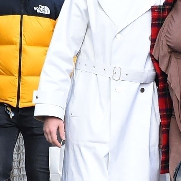 Exclusif - Chloë Sevigny, enceinte, dévoile son baby bump lors d'une sortie avec son compagnon Sinisa Mackovic à New York le 6 janvier 2020.