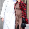 Exclusif - Chloë Sevigny, enceinte, dévoile son baby bump lors d'une sortie avec son compagnon Sinisa Mackovic à New York le 6 janvier 2020.