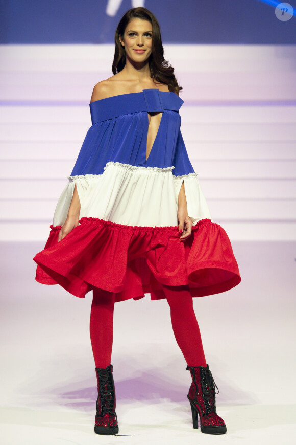Iris Mittenaere (Miss France 2016 et Miss Univers 2016) lors du dernier défilé de mode Haute-Couture printemps-été 2020 "Jean-Paul Gaultier" au théâtre du Châtelet à Paris, France, le 22 janvier 2020.