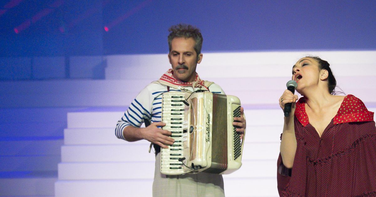 Catherine Ringer et son fils Raoul Chichin lors du dernier défilé de ...