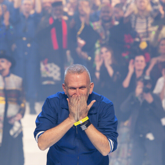 Jean-Paul Gaultier lors de son dernier défilé de mode Haute-Couture au théâtre du Châtelet à Paris, France, le 22 janvier 2020.