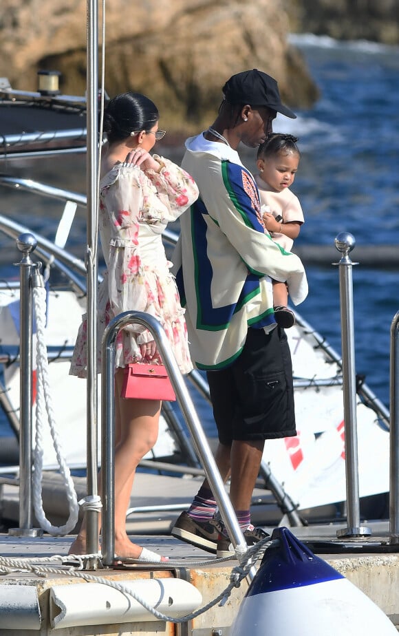 Kylie Jenner, Travis Scott, Stormi Webster - Le clan Jenner quitte l'Hôtel du Cap-Eden-Roc après un déjeuner en famille au Cap d'Antibes le 14 août 2019.