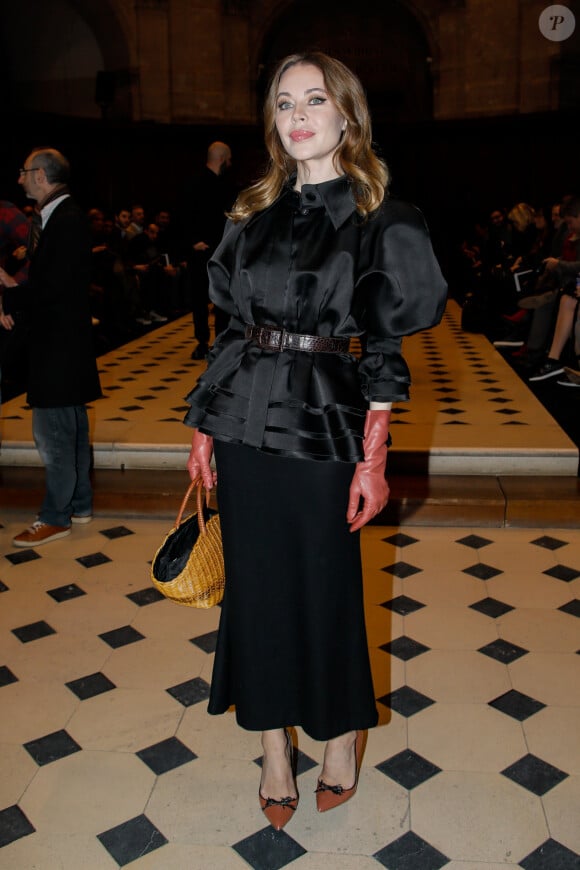 Ulyana Sergeenko assiste au défilé Julien Fournié, collection Haute Couture printemps-été 2020, au Temple protestant de l'Oratoire du Louvre. Paris, le 21 janvier 2020. © Veeren Ramsamy-Christophe Clovis / Bestimage