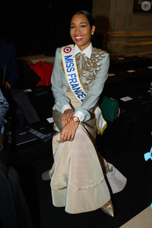 Miss France 2020, Clémence Botino assiste au défilé Julien Fournié, collection Haute Couture printemps-été 2020, au Temple protestant de l'Oratoire du Louvre. Paris, le 21 janvier 2020.