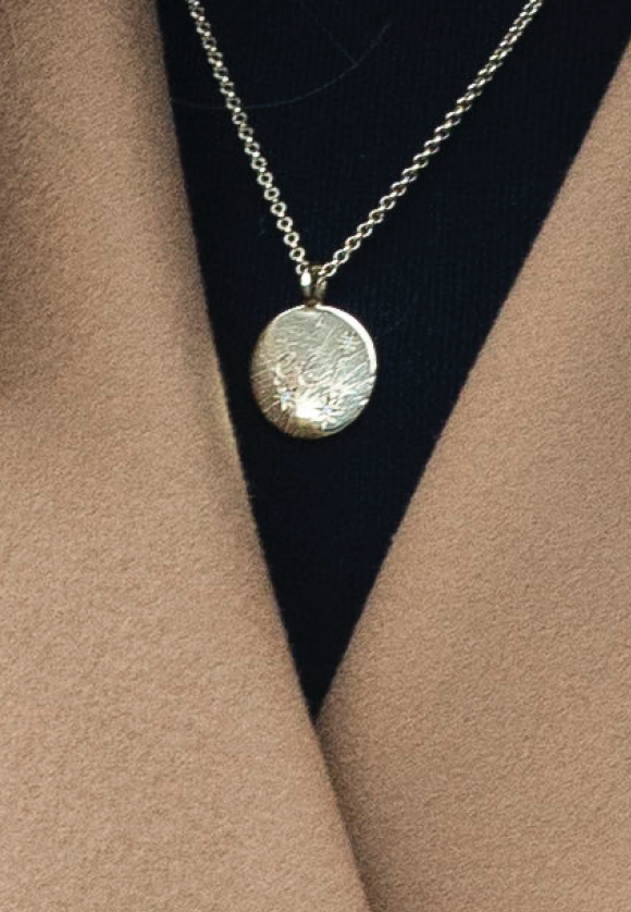 Le collier personnalisé Daniella Draper porté par Kate Middleton à Cardiff, le 22 janvier 2020.