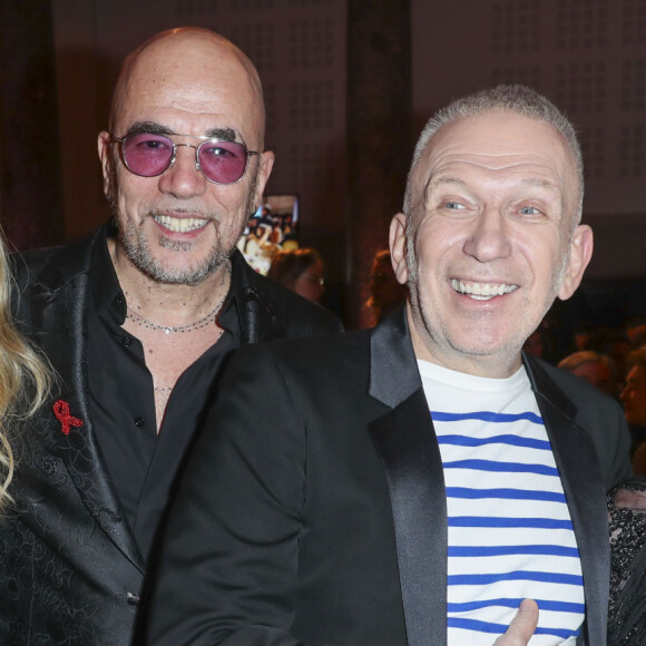 Pascal Obispo, sa femme Julie Hantson, Jean-Paul Gaultier et Line Renaud lors de la soirée de gala de la 18ème édition du "Dîner de la mode du Sidaction" au Pavillon Cambon Capucines - Potel et Chabot à Paris, France, le 23 janvier 2020. © Olivier Borde/Bestimage