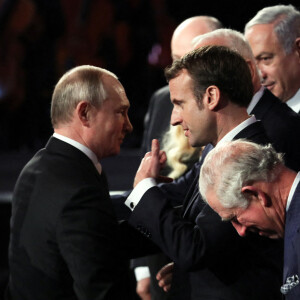 Vladimir Poutine, Emmanuel Macron et le prince Charles lors de la cérémonie marquant à Jérusalem le 75e anniversaire de la libération du camp nazi d'Auschwitz, le 23 janvier 2020, au
Mémorial de Yad Vashem. 