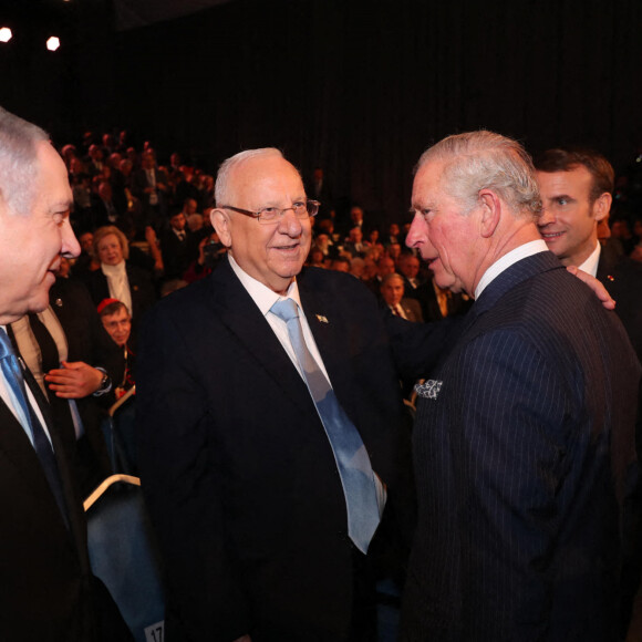 Le Premier ministre israélien Benjamin Netanyahu, le président israélien Reuven Rivlin, le prince Charles et Emmanuel Macron à la cérémonie marquant à Jérusalem le 75e anniversaire de la libération du camp nazi d'Auschwitz, le 23 janvier 2020, au Mémorial de Yad Vashem.