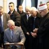 Le prince Charles a visité la Mosquée d'Omar à Jérusalem à l'occasion du deuxième jour de son voyage en Israël et en Territoires palestiniens occupés. Le 24 janvier 2020