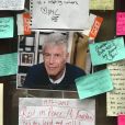 Hommage au chef cuisinier Anthony Bourdain devant son restaurant "Les Halles" à New York le 10 juin 2018. New York, NY